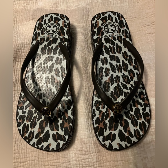 Tory Burch Leopard Print Women's Sandals - Picture 1 of 11